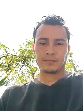 elflacodel25 online show from May 4, 2026, 4:10 pm
