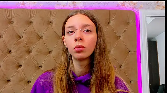 CoraVex online show from June 10, 2026, 3:52 am