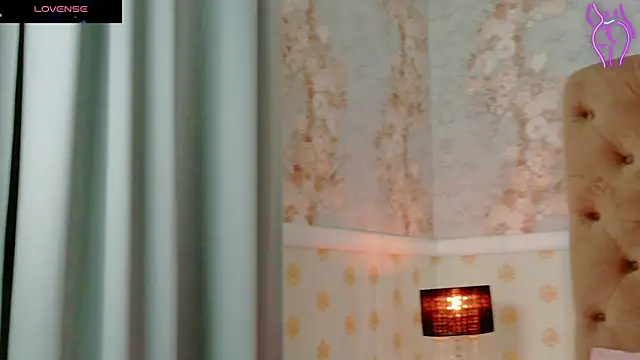 Snapshot of CoraVex chatting on October 20, 2025, 4:25 am CoraVex online show from October 20, 2025, 4:25 am