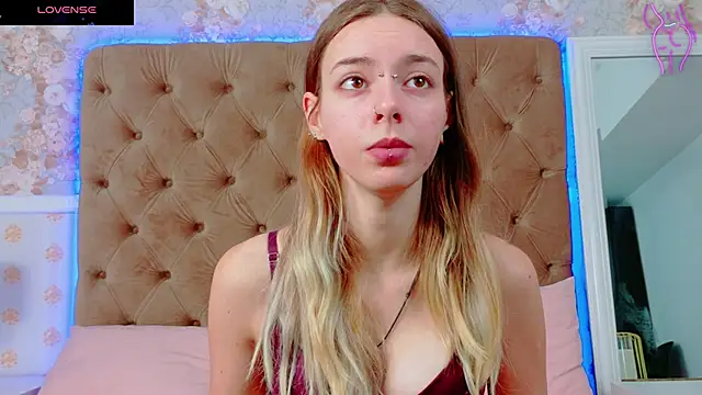 Snapshot of CoraVex chatting on October 24, 2025, 4:22 am CoraVex online show from October 24, 2025, 4:22 am