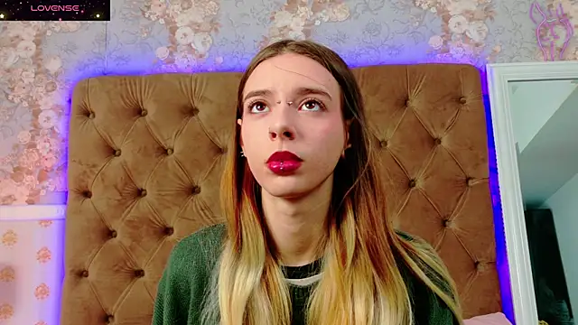 Snapshot of CoraVex chatting on November 24, 2025, 5:07 am CoraVex online show from November 24, 2025, 5:07 am