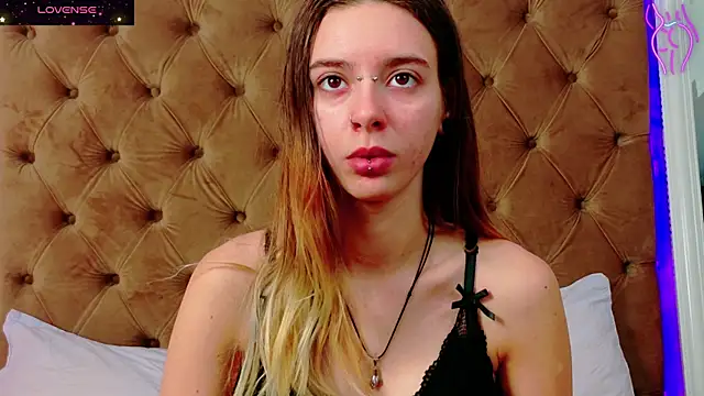 Snapshot of CoraVex chatting on November 26, 2025, 5:07 am CoraVex online show from November 26, 2025, 5:07 am