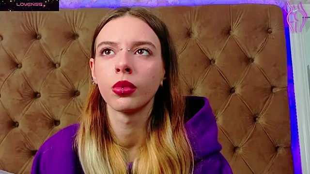 Snapshot of CoraVex chatting on December 5, 2025, 5:06 am CoraVex online show from December 5, 2025, 5:06 am