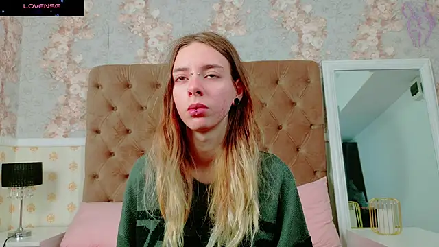 Snapshot of CoraVex chatting on October 30, 2025, 3:38 am CoraVex online show from October 30, 2025, 3:38 am