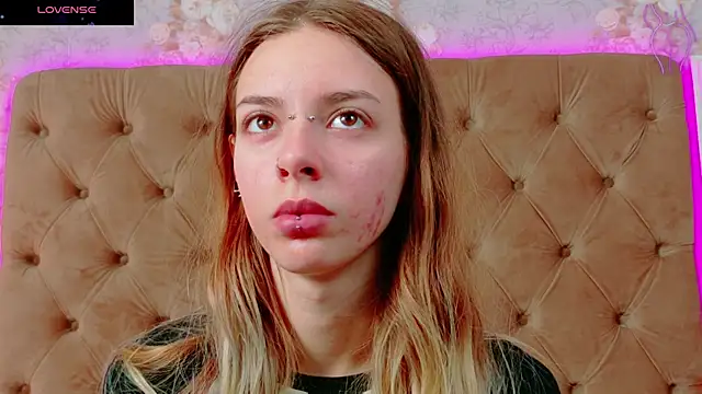 Snapshot of CoraVex chatting on October 15, 2025, 4:11 am CoraVex online show from October 15, 2025, 4:11 am