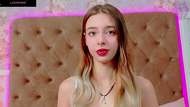 Snapshot of CoraVex chatting on November 8, 2025, 5:11 am CoraVex online show from November 8, 2025, 5:11 am