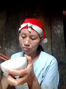 donna-bae online show from October 20, 2025, 11:55 am