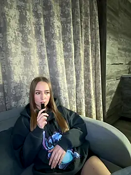 Snapshot of MissOyee chatting on December 2, 2025, 7:15 pm MissOyee online show from December 2, 2025, 7:15 pm