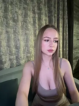 Snapshot of MissOyee chatting on November 22, 2025, 7:35 pm MissOyee online show from November 22, 2025, 7:35 pm