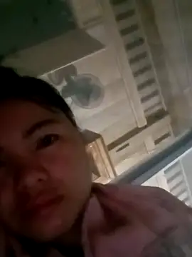 emly-xinh18 online show from October 10, 2025, 1:01 pm