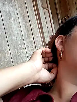 emly-xinh18 online show from October 13, 2025, 6:48 am