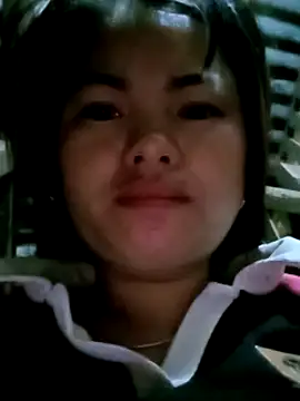 emly-xinh18 online show from November 13, 2025, 9:51 pm