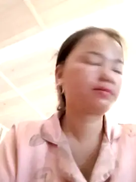 emly-xinh18 online show from October 18, 2025, 6:15 am