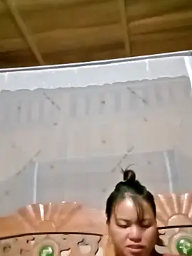 emly-xinh18 online show from October 27, 2025, 12:17 pm