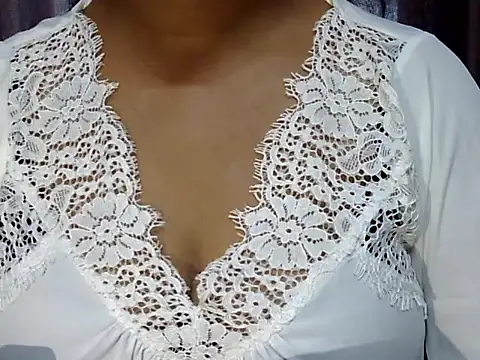 Snapshot of SURBHI_98 chatting on September 18, 2025, 7:22 am SURBHI 98 online show from September 18, 2025, 7:22 am