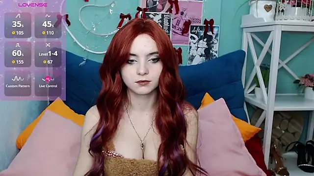 VivienneRo online show from December 18, 2025, 5:45 am