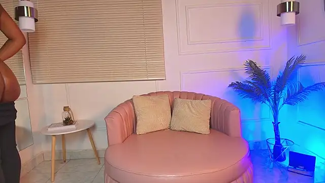 alessia moon1 online show from October 18, 2025, 4:20 pm