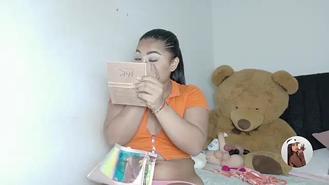 Natashaparker   online show from May 7, 2026, 8:23 pm