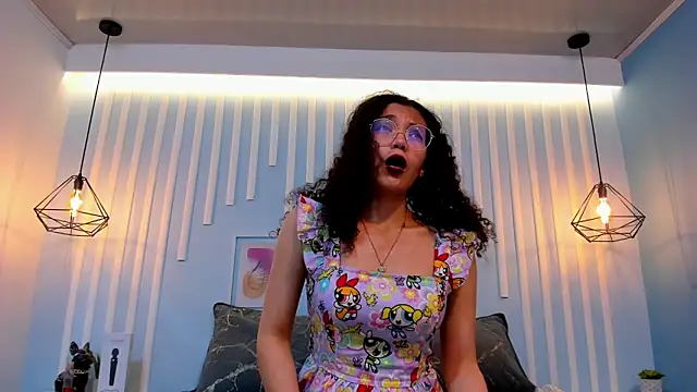 SweetStarr  online show from November 3, 2025, 1:04 pm