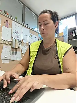Snapshot of bichota85 chatting on June 15, 2026, 10:04 am bichota85 online show from June 15, 2026, 10:04 am
