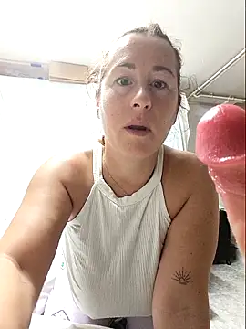 bichota85 online show from October 15, 2025, 3:38 am