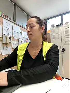 bichota85 online show from November 25, 2025, 11:43 am