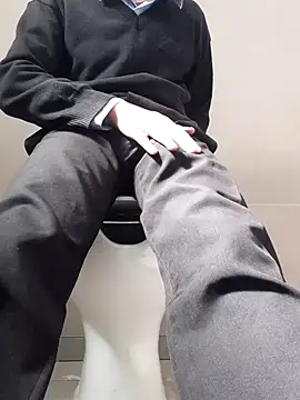 Snapshot of oi_novin2 chatting on October 26, 2025, 12:05 pm oi novin2 online show from October 26, 2025, 12:05 pm