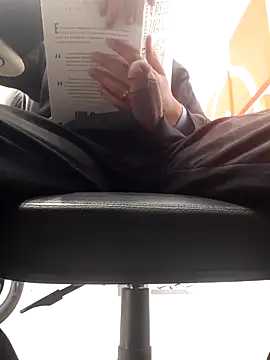 Snapshot of oi_novin2 chatting on November 9, 2025, 10:30 am oi novin2 online show from November 9, 2025, 10:30 am