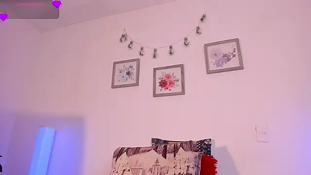 Snapshot of mely_rosse_ chatting on August 4, 2026, 10:53 am mely rosse online show from August 4, 2026, 10:53 am