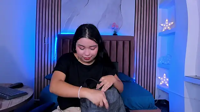 LunaWiill  online show from October 30, 2025, 12:25 pm