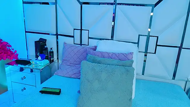 SabrinnaTaylor online show from December 22, 2025, 7:25 pm