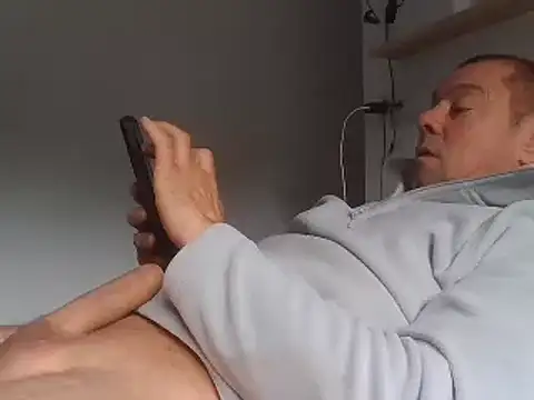 Snapshot of hugoboys4576 chatting on October 28, 2025, 11:20 am hugoboys4576 online show from October 28, 2025, 11:20 am