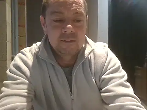 Snapshot of hugoboys4576 chatting on October 31, 2025, 3:52 pm hugoboys4576 online show from October 31, 2025, 3:52 pm