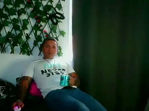 Snapshot of MR777DESIRE chatting on October 12, 2025, 10:11 pm MR777DESIRE online show from October 12, 2025, 10:11 pm