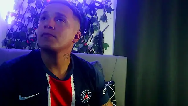 Snapshot of MR777DESIRE chatting on October 31, 2025, 1:35 am MR777DESIRE online show from October 31, 2025, 1:35 am