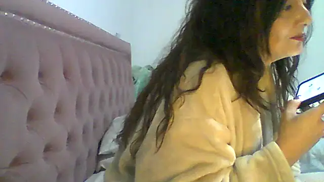 dulcefanny online show from June 17, 2026, 3:44 pm