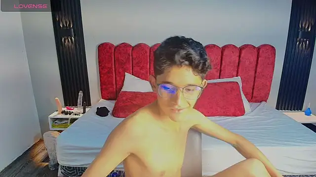 Skylerblaze  online show from October 5, 2025, 12:07 pm