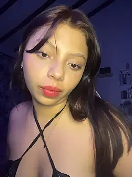 Snapshot of Kitty_Cum2 chatting on December 3, 2025, 1:06 am Kitty Cum2 online show from December 3, 2025, 1:06 am