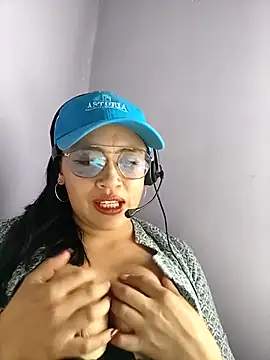 Snapshot of MILA__06 chatting on October 21, 2025, 6:51 pm MILA 06 online show from October 21, 2025, 6:51 pm