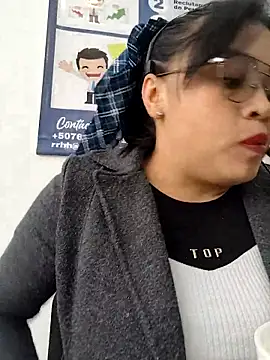 Snapshot of MILA__06 chatting on November 17, 2025, 12:42 pm MILA 06 online show from November 17, 2025, 12:42 pm