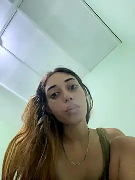 loirinhaaa online show from October 13, 2025, 4:08 pm