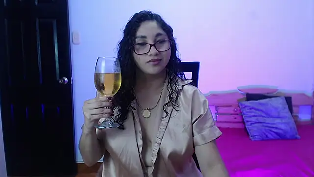 Snapshot of Gia_Dior chatting on December 14, 2025, 6:24 pm Gia Dior online show from December 14, 2025, 6:24 pm