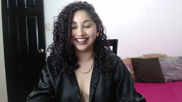 Snapshot of Gia_Dior chatting on November 21, 2025, 10:09 pm Gia Dior online show from November 21, 2025, 10:09 pm