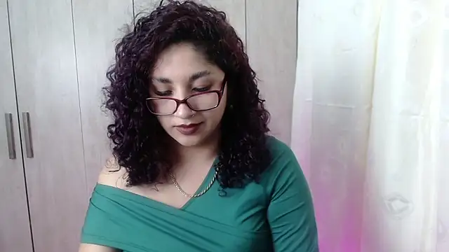 Snapshot of Gia_Dior chatting on November 13, 2025, 11:52 pm Gia Dior online show from November 13, 2025, 11:52 pm