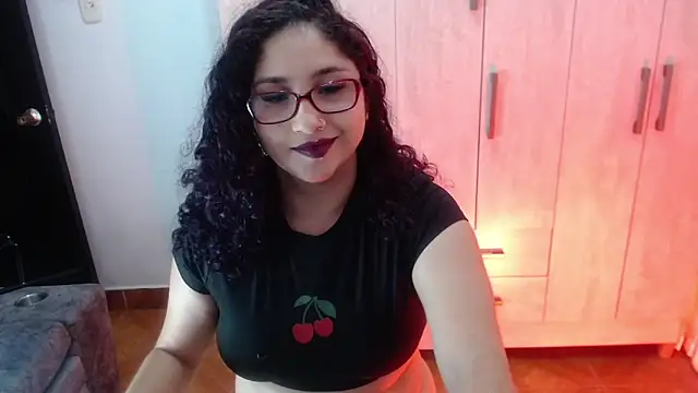 Snapshot of Gia_Dior chatting on October 24, 2025, 11:37 pm Gia Dior online show from October 24, 2025, 11:37 pm