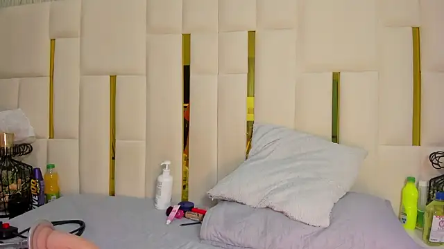 mia vy online show from March 11, 2026, 3:22 am