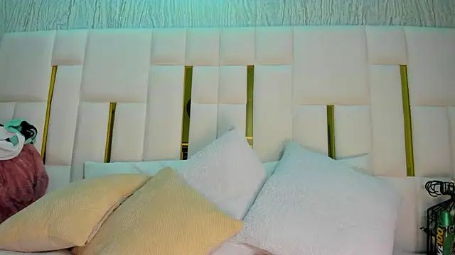 mia vy online show from March 10, 2026, 3:10 am