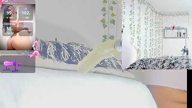 Snapshot of Ashley__Jones__ chatting on May 1, 2026, 9:03 am Ashley Jones online show from May 1, 2026, 9:03 am