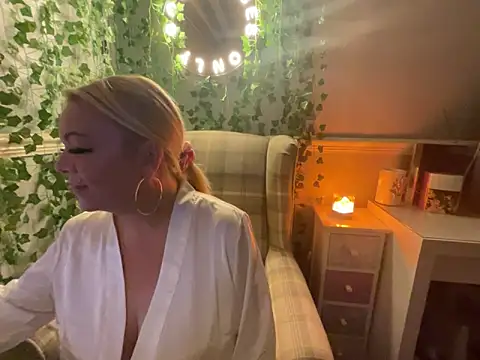 Snapshot of BonnyDesire chatting on November 20, 2025, 7:58 pm BonnyDesire online show from November 20, 2025, 7:58 pm