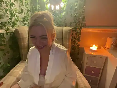 Snapshot of BonnyDesire chatting on October 11, 2025, 7:37 pm BonnyDesire online show from October 11, 2025, 7:37 pm